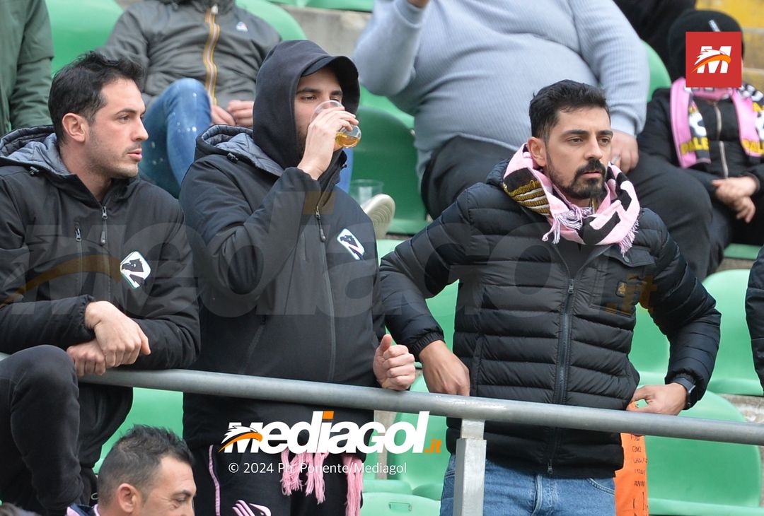 FOTOTIFO Palermo-Modena 4-2, gli scatti ai tifosi al “Renzo Barbera” (GALLERY) - immagine 49