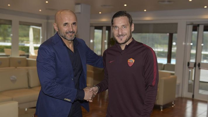 Totti e Spalletti, pace da Fiorello: “Incontriamoci, ma non davanti alle telecamere” - immagine 1