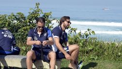 Genova, le panchine da derby dei due ex compagni: Gila da una parte e Pirlo dall’altra…