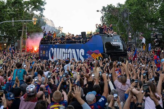 Getty Barcellona, “Sarà perché ti amo” nella parata per la Liga. Ma è un coro contro la Juve! – VIDEO- immagine 2