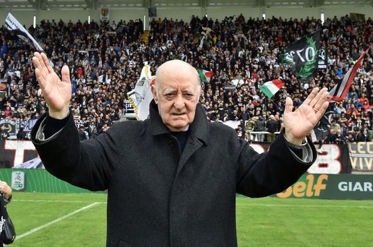 Carlo Mazzone. (Foto di Giuseppe Bellini/Getty Images) ESCLUSIVA – Scarchilli: “Roma, su Gasperini non avevo dubbi. Contro Fabregas sarà dura”- immagine 5