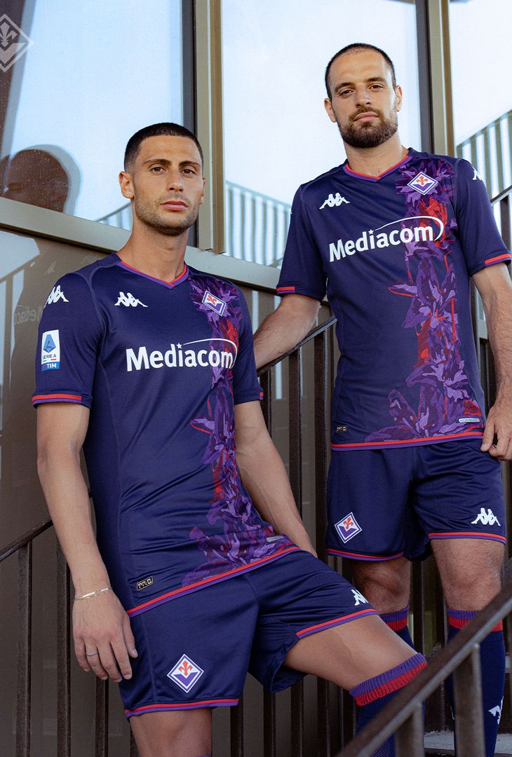 FOTO – Le migliori immagini della nuova terza maglia della Fiorentina - immagine 5
