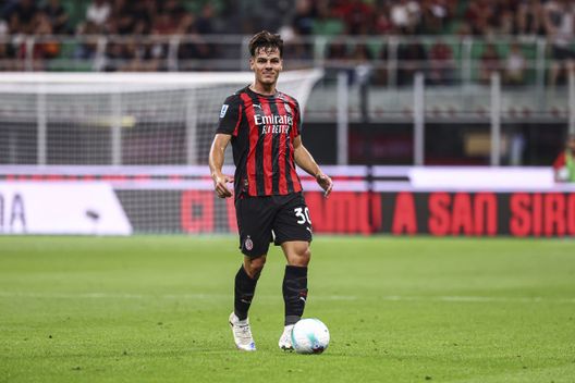 MILAN, ITALY - AUGUST 23: Ardon Jashari of AC Milan in action during the Serie A match between AC Milan and US Cremonese at Giuseppe Meazza Stadium on August 23, 2025 in Milan, Italy. (Photo by Giuseppe Cottini/AC Milan via Getty Images)