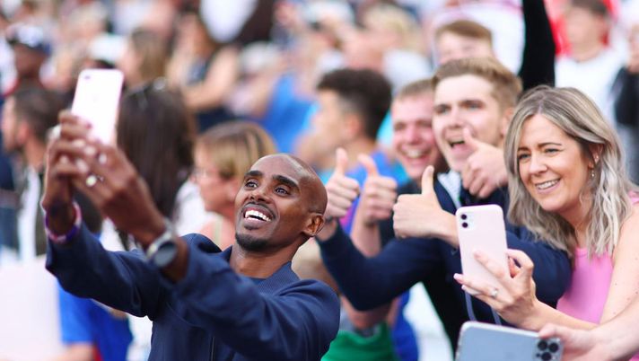 Getty Portano via cellulare a Mo Farah: li insegue e se lo fa ridare - immagine 1