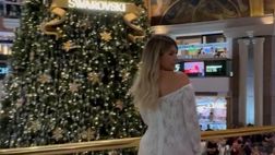 VIDEO / Wanda Nara brilla e spazza via le polemiche: eccola all’accensione dell’albero Swarovski