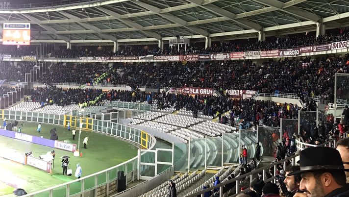 Torino-Inter, scontri in curva Primavera tra tifosi granata e nerazzurri Torino-Inter, scontri in curva Primavera tra tifosi granata e nerazzurri - immagine 1