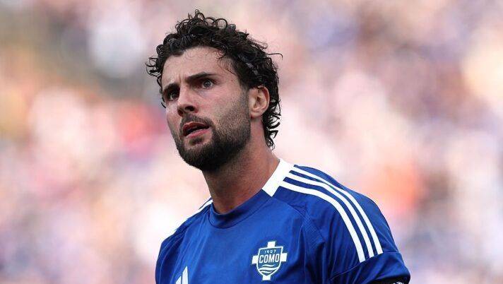 COMO, ITALY - MAY 10: Patrick Cutrone of Como 1907 celebrates after scoring their team's third goal during the Serie A match between Como 1907 and Cagliari Calcio at Stadio G. Sinigaglia on May 10, 2025 in Como, Italy. (Photo by Marco Luzzani/Getty Images) Parma, dopo Oristanio visite mediche per Cutrone: “Sono molto contento e carico” - immagine 1
