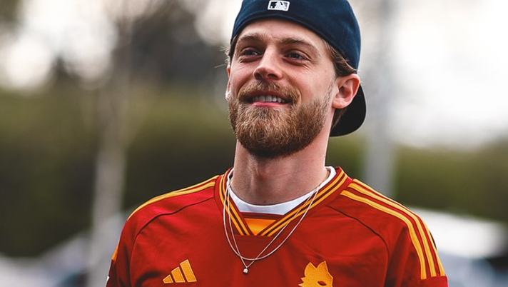 Il Brentford celebra il ‘Football Jersey Friday’: spunta una maglia della Roma Il Brentford celebra il ‘Football Jersey Friday’: spunta una maglia della Roma - immagine 1