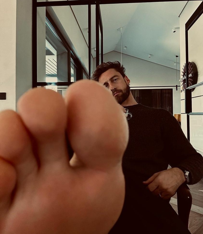 Marchisio contro i femminicidi, ma la foto scelta manda su tutte le furie i follower- immagine 2