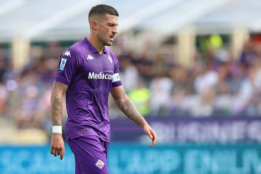 FLORENCE, ITALY - SEPTEMBER 22: Cristiano Biraghi of ACF Fiorentina reacts during the Serie A match between Fiorentina and SS Lazio at Stadio Artemio Franchi on September 22, 2024 in Florence, Italy. (Photo by Gabriele Maltinti/Getty Images) Biraghi, tornando a quattro sarà panchina: canto del cigno a giugno?- immagine 2