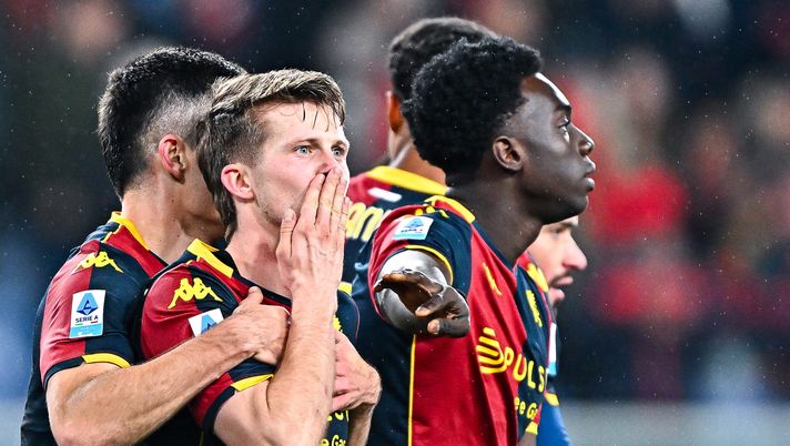 GENOA, ITALY - JANUARY 12: Morten Frendrup of Genoa (2nd from left) celebrates with his team-mates after scoring a goal during the Serie A match between Genoa CFC and Cagliari Calcio at Stadio Luigi Ferraris on January 12, 2026 in Genoa, Italy. (Photo by Simone Arveda/Getty Images) Bocci: “Tra Kean e Piccoli ci sono categorie. Fiorentina, pesca dal Genoa” - immagine 1