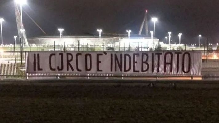 Torino-Juventus: striscioni granata fuori dallo Stadium: “Il cJrco è indebitato” - immagine 1