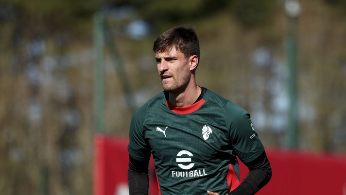 Allenamento mattutino per il Milan, che dovrà fare a meno di Matteo Gabbia, ancora alle prese con l'infortunio all'inguine gabbia infortunio