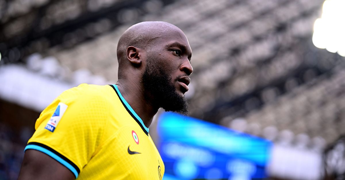 Transfer Market Update: Lukaku’s Potential Move to Juventus Complicates Negotiations with Roma – Chelsea’s Outgoing Loan Dilemma