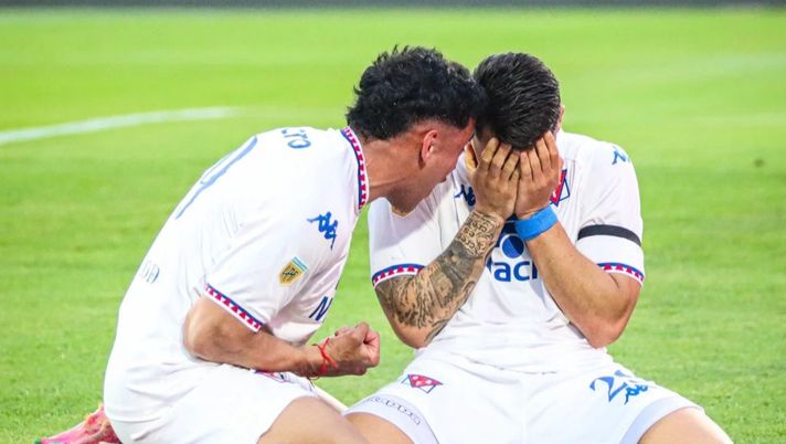A destra Ignacio Russo, figlio di Miguel Ángel, piange dopo aver segnato (Foto presa dal profilo Instagram ufficiale catrigresoficial) il figlio Ignacio segna e gli dedica il gol- immagine 2