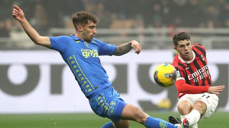 MILAN, ITALY - NOVEMBER 30: Christian Pulisic of AC Milan shoots whilst under pressure from Mattia Viti of Empoli during the Serie A match between AC Milan and Empoli at Stadio Giuseppe Meazza on November 30, 2024 in Milan, Italy. (Photo by Marco Luzzani/Getty Images) mattia viti