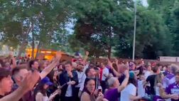 VIDEO VN – Fra i tifosi in centro parte il coro “Chi non salta è bianconero”