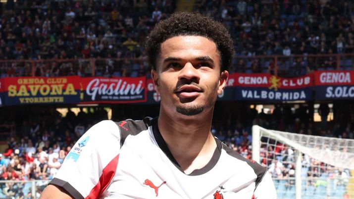 Zachary Athekame (difensore AC Milan), esulta per il suo gol in Genoa-Milan 1-2 (Serie A 2025-2026) | News (Credits foto: Getty Images) Milan, ecco perché Athekame merita la conferma: può insegnare una cosa a tutta la squadra