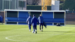 VIDEO FCIN1908 / Inter, Chivu scherza col suo staff: pallonata a Palombo