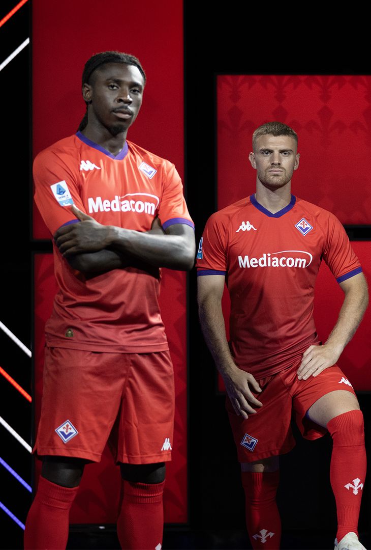 GALLERY – Tutte le migliori foto della nuova terza maglia in rosso - immagine 10