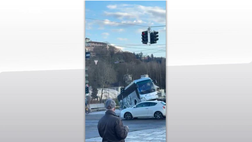 VIDEO/ Torino, bus turistico cade nel Po, morto l’autista