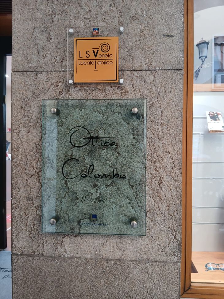 L'insegna Ottica Colombo in via Zabarella, fa parte delle vetrine storiche di Padova Ottica Colombo, nuovo prestigioso partner di PadovaSport- immagine 2