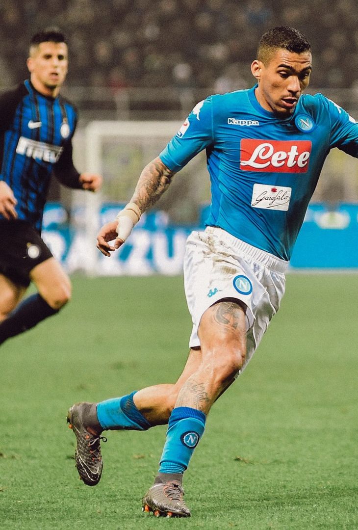 Poco più di 3 ore separano Inter-Napoli dal suo fischio d'inizio. Valevole per la 19ª giornata di Serie A, la gara andrà in scena alle 20:45 odierno. Nel frattempo, per smorzare l'attesa, l'account Instagram della società partenopea ha pubblicato un post composto da dodici fotografie, una per ogni battaglia che ha avuto per protagoniste, nella splendida cornice di San Siro, la compagine nerazzurra e quella campana. Un viaggio che va a ritroso: dalla stagione più recente, ovvero la 2024/25, fino ad arrivare all'annata 2013/14.