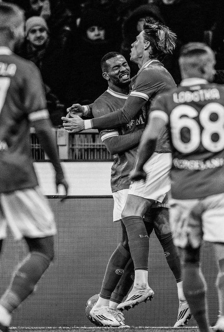 Il rammarico per i due gol subiti e la capacità di reagire mostrata soprattutto da Scott McTominay attraverso la doppietta personale: due facce della stessa medaglia che compongono il riassunto 'in bianco e nero' di Inter-Napoli realizzato dall'admin dell'account Instagram della compagine partenopea.