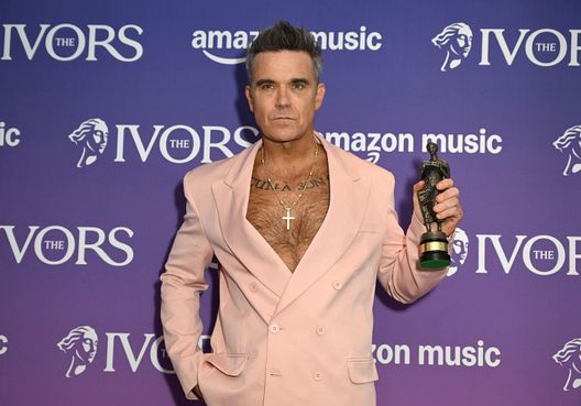 Getty Fifa, Robbie Williams e Laura Pausini per il nuovo inno “Desire”- immagine 3