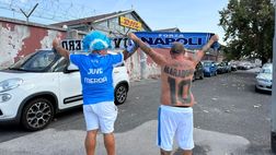 Tifosi scatenati a Capodichino! Ecco come accolgono il Napoli – GALLERY