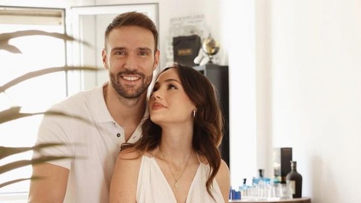 Fiocco rosa in casa Zenga: è nata la figlia di Andrea e Adua del Vesco Fiocco rosa in casa Zenga: è nata la figlia di Andrea e Adua del Vesco - immagine 1