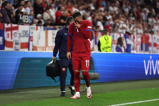 GELSENKIRCHEN, GERMANIA- 16 GIUGNO: Filip Kostic esce dal campo (Foto di Lars Baron/Getty Images)