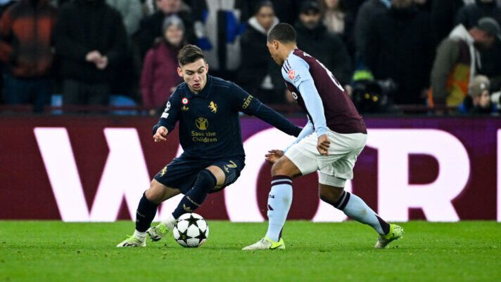 BIRMINGHAM, ENGLAND - NOVEMBER 27: Francisco Conceicao of Juventus during the UEFA Champions League 2024/25 League Phase MD5 match between Aston Villa FC and Juventus at Villa Park on November 27, 2024 in Birmingham, England. (Photo by Daniele Badolato - Juventus FC/Juventus FC via Getty Images) Conceicao: “La parata di Martinez? Spero di segnare alla prossima! Futuro, rispondo così” - immagine 1