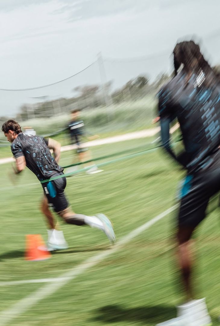 'Rinfrescati e ricomincia'. Il Napoli condivide su Instagram le migliori immagini della seduta d'allenamento svolta quest'oggi.