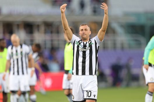FLORENCE, ITALY - APRIL 27: Gerard Deulofeu of Udinese Calcio celebrates the victory after during the Serie A match between ACF Fiorentina and Udinese Calcio at Stadio Artemio Franchi on April 27, 2022 in Florence, Italy. (Photo by Gabriele Maltinti/Getty Images) Ex obiettivi, Deulofeu rinnova con l’Udinese: piaceva anche alla Fiorentina- immagine 2