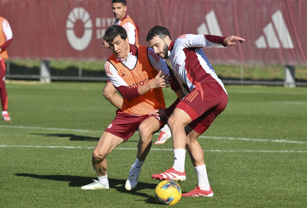 Roma in campo per preparare la sfida con il Genoa – FOTOGALLERY - immagine 12