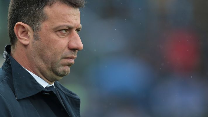 BERGAMO, ITALY - OCTOBER 27: Parma Calcio coach Roberto D'Aversa looks on before the Serie A match between Atalanta BC and Parma Calcio at Stadio Atleti Azzurri d'Italia on October 27, 2018 in Bergamo, Italy. (Photo by Emilio Andreoli/Getty Images) Parma, l’allenamento di oggi: Munari a parte, terapie per Dimarco - immagine 1