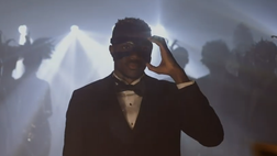 Osimhen, presentazione in grande stile: elegante ballo in maschera per Victor