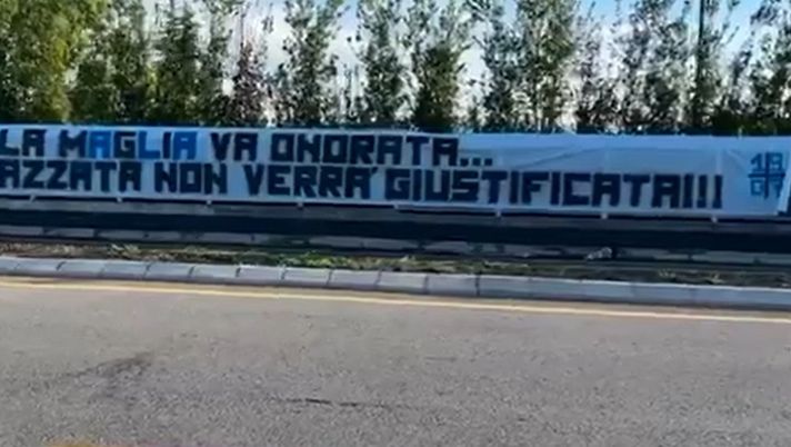 Atalanta, altro striscione dei tifosi per Lookman: “Un’altra cazzata non verrà giustificata” - immagine 1