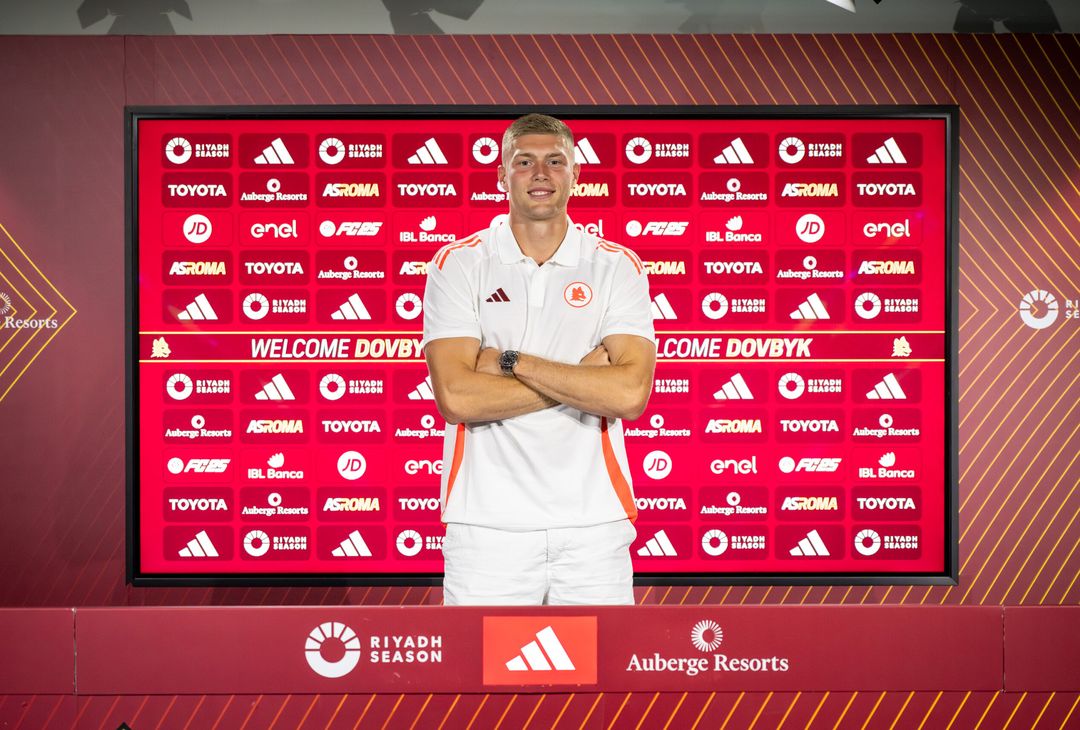 Roma, le prime immagini di Dovbyk con la maglia giallorossa – FOTO GALLERY - immagine 15