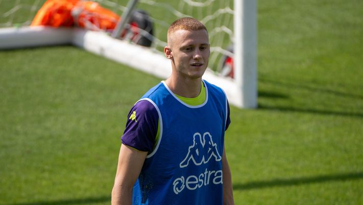 GERMOGLI PH: 27 AGOSTO 2025 BAGNO A RIPOLI AL VIOLA PARK SI E' SVOLTA LA RIFINITURA DELLA FIORENTINA IN VISTA DELLA PARTITA DI RITORNO DEL PRELIMINARE DI CONFERENCE LEAGUE CONTRO IL POLISSYA NELLA FOTO COMUZZO Niente Under 21 per Comuzzo. Costretto a lasciare il ritiro - immagine 1