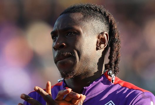 FLORENCE, ITALY - NOVEMBER 10: Moise Kean of ACF Fiorentina gestures before the Serie A match between Fiorentina and Verona at Stadio Artemio Franchi on November 10, 2024 in Florence, Italy. (Photo by Gabriele Maltinti/Getty Images) Kean: “Sto scoprendo Firenze, la gente tiene tanto al calcio”- immagine 2