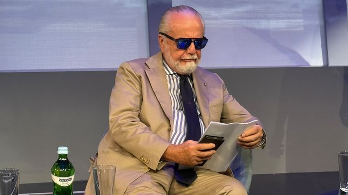 De Laurentiis sul calciomercato: “Il Napoli deve vendere 25 giocatori!” De Laurentiis sul calciomercato: “Il Napoli deve vendere 25 giocatori!” - immagine 1
