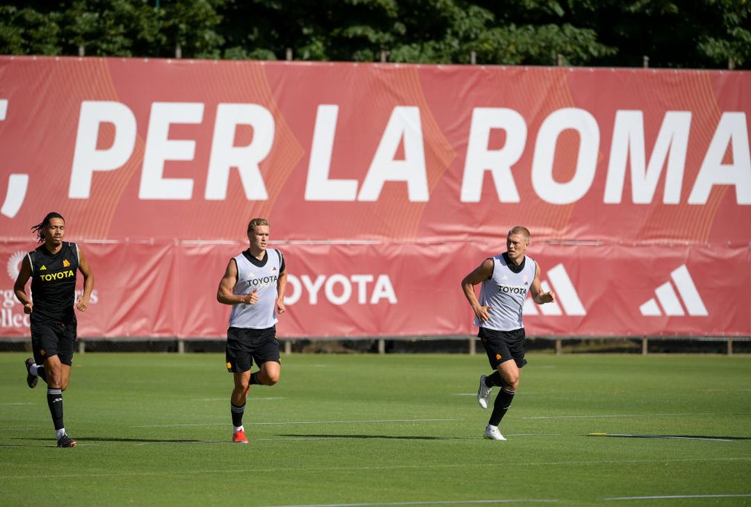 La Roma prosegue la preparazione a Trigoria: Matic e Dybala a parte – FOTO GALLERY - immagine 27