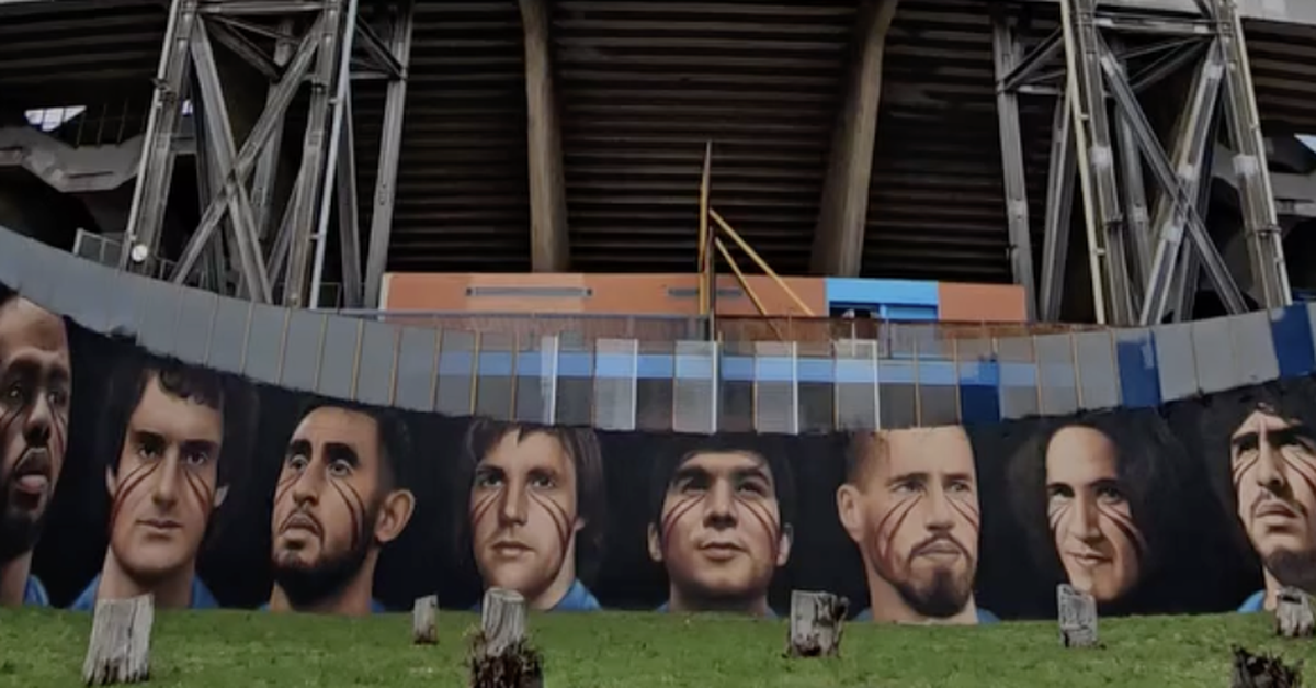 Ecco le leggende del Napoli: così l'artista Jorit celebra con un murales la storia del club