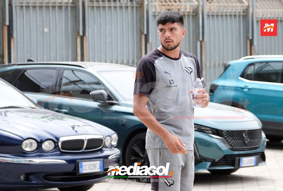 FOTO Reggiana-Palermo, il Palermo in partenza dal ‘Renzo Barbera’ (GALLERY) - immagine 5