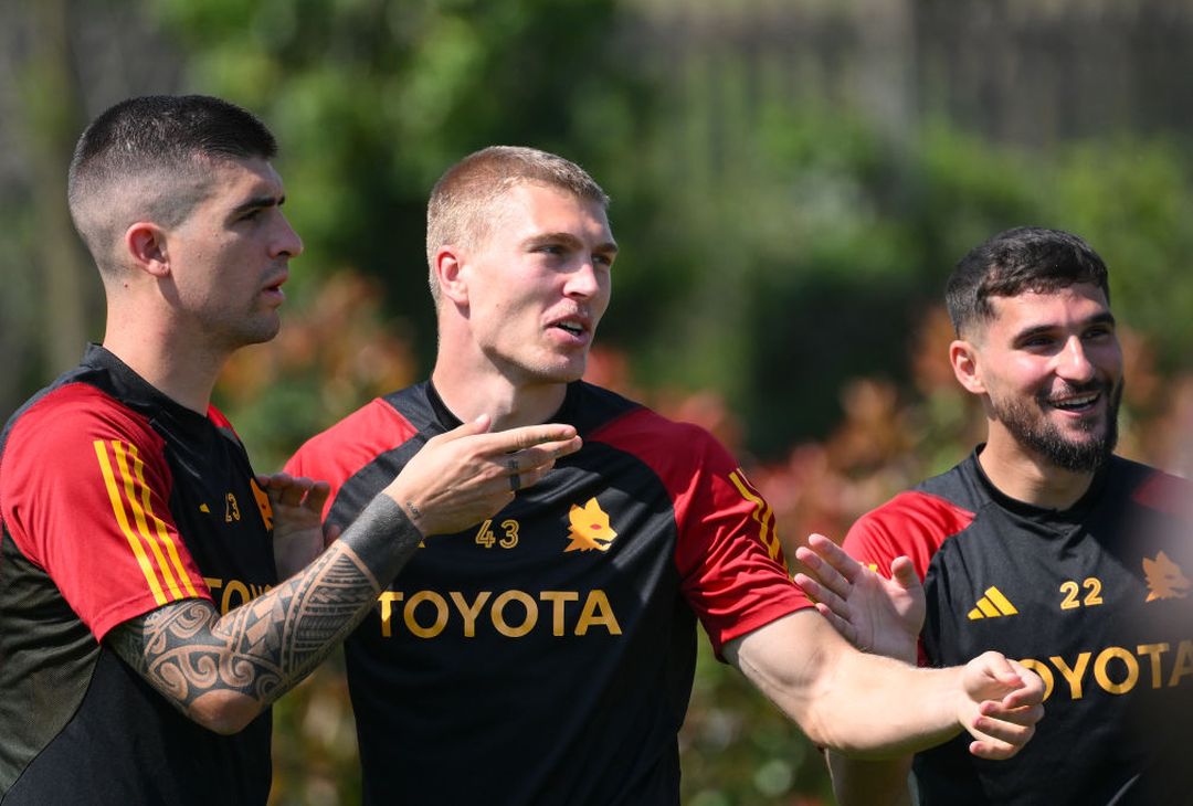 Roma, allenamento tra palestra e campo a Monzello: Dybala c’è – FOTO GALLERY - immagine 36