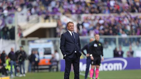 FLORENCE, ITALY - APRIL 08: Leonardo Semplici manager of Spezia Calcio looks on during the Serie A match between ACF Fiorentina and Spezia Calcio at Stadio Artemio Franchi on April 8, 2023 in Florence, Italy. (Photo by Gabriele Maltinti/Getty Images)