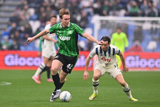 SASSUOLO, ITALY - MARCH 01: Kristian Thorstvedt of US Sassuolo in action during the Serie A match between US Sassuolo Calcio and Atalanta BC at Mapei Stadium Citta del Tricolore on March 01, 2026 in Sassuolo, Italy. (Photo by Alessandro Sabattini/Getty Images) VN – No al rinnovo e accordo con la Fiorentina: il contratto pattuito con Thorstvedt- immagine 2