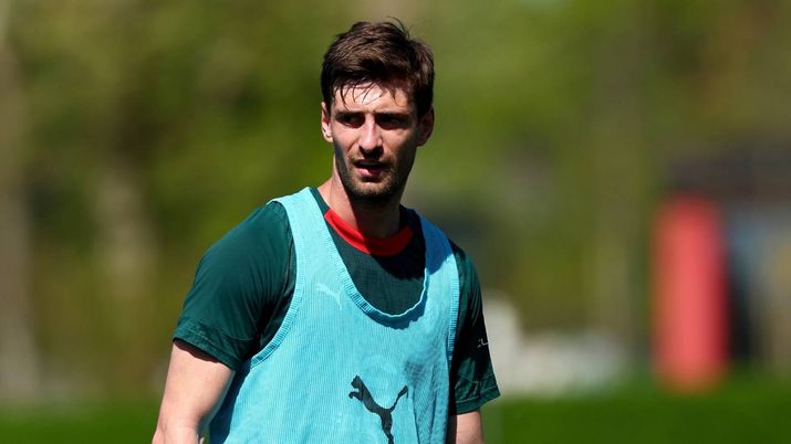 Matteo gabbia (difensore (AC Milan), qui durante una seduta di allenamento con i rossoneri a Milanello | Milan News (Credits foto: Getty Images) Milan, riprendono gli allenamenti. A Verona il ritorno di Gabbia e un'altra novità
